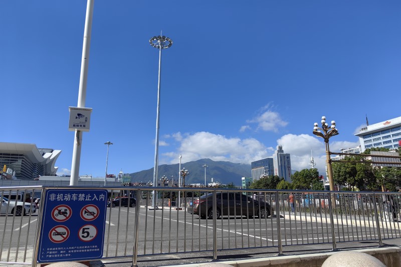 郑煤机履带行走支护机器人赋能矿山智能支护升级